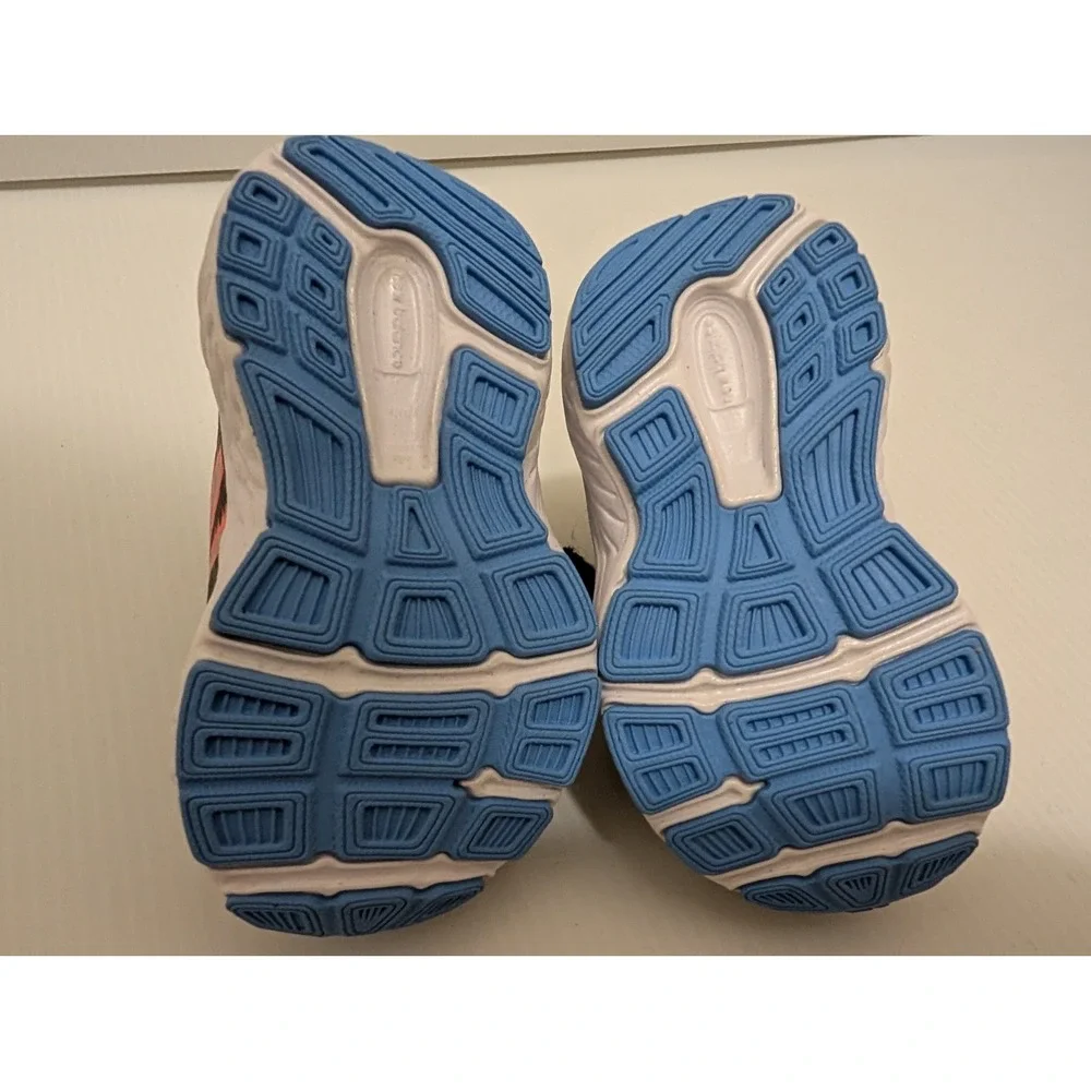 New Balance Kid Shoes Size 2 Infant‎ 680 V6 Hook and Loop Running Shoe